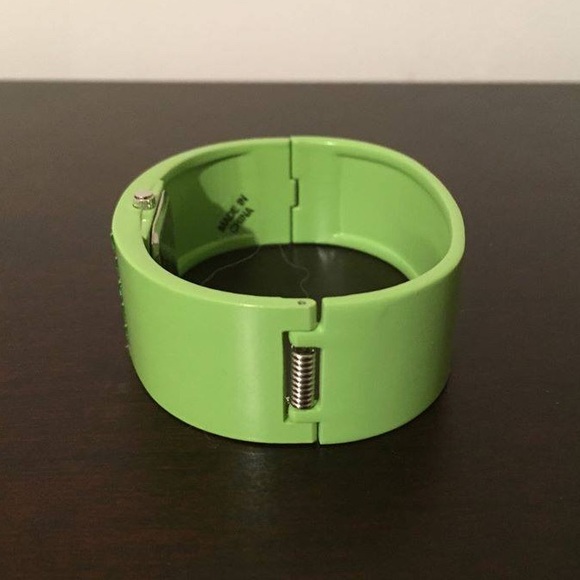 Green Jewel Rhinestone Emerald Gem Watch with Spring Bracelet - Picture 3 of 3